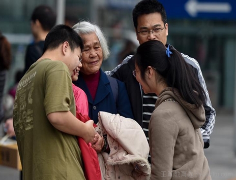 节后返乡离别 无需悲情解读